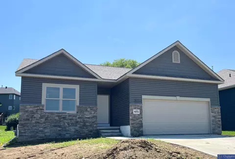 4409 Lookingglass Dr, Bellevue, NE 68123