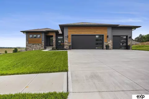 19120 Murray Trl, Gretna, NE 68028