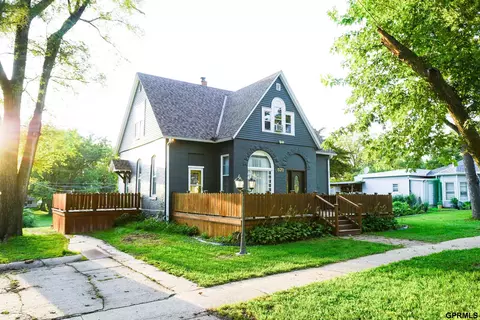 571 N 3rd St, Tecumseh, NE 68450
