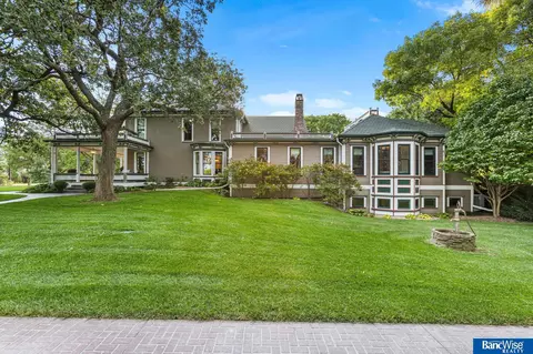 10000 Wagon Train Rd, Hickman, NE 68372