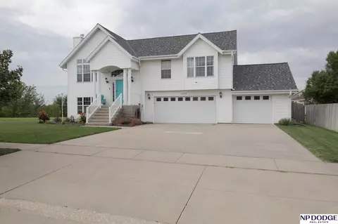 10515 Northloch Ln, Waverly, NE 68462