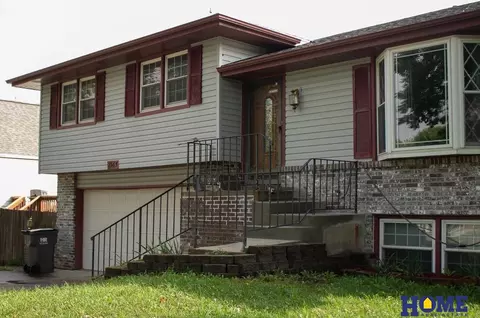 7363 Yosemite Dr, Lincoln, NE 68507