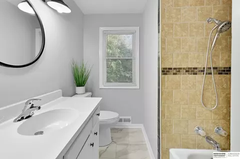 Bath - 5016 Evans St, Omaha, NE 68104 photo 1 of 2