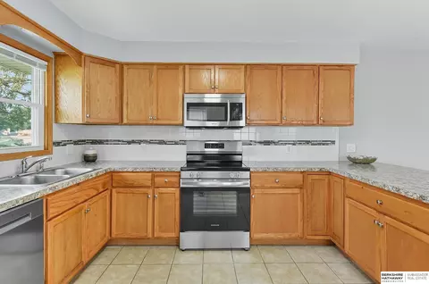 Kitchen - 5016 Evans St, Omaha, NE 68104 photo 3 of 4