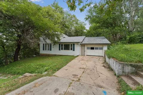 208 S Park St, Hooper, NE 68031
