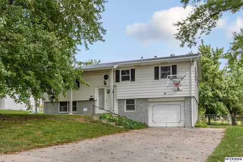 9130 Pauline St, Omaha, NE 68124