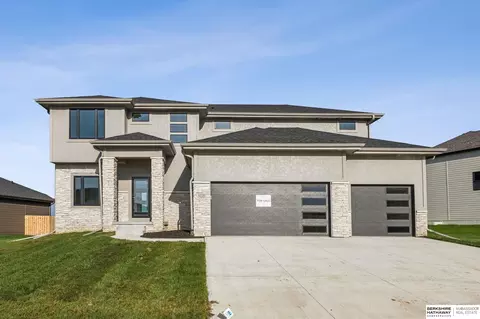 6220 N 208th St, Elkhorn, NE 68022