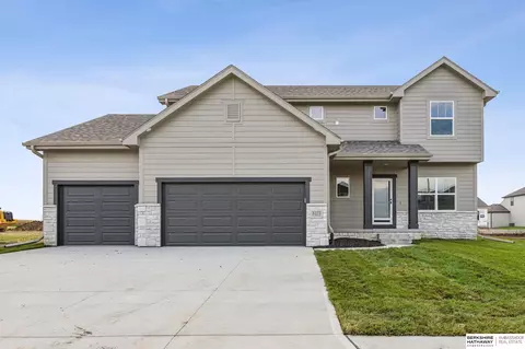 6313 N 209th St, Elkhorn, NE 68022