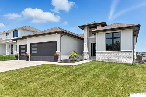 8137 S 197th Ave, Gretna, NE 68028