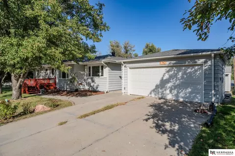 4929 N 95th Cir, Omaha, NE 68134