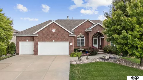 10101 S 173rd Cir, Omaha, NE 68136