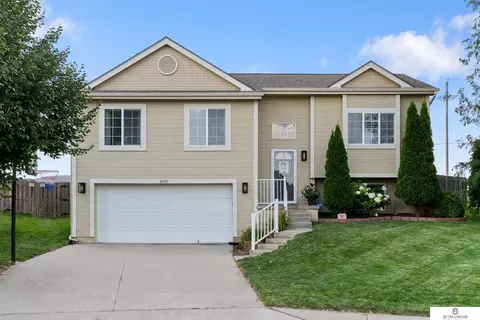 16830 Browne Cir, Omaha, NE 68116