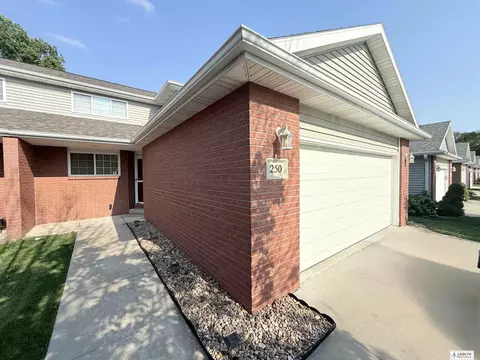 250 S 77 St, Lincoln, NE 68510