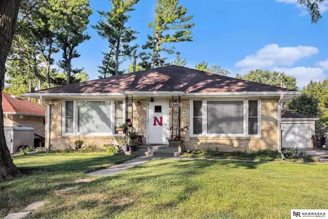 611 S 46 St, Lincoln, NE 68510