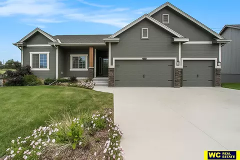 17820 Rampart St, Omaha, NE 68136