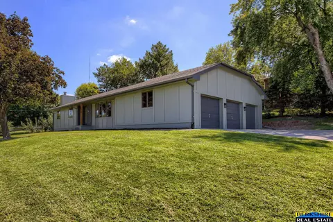 8029 Himebaugh Ave, Omaha, NE 68134
