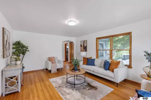 4069 Pratt St, Omaha, NE 68111