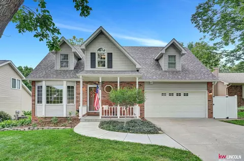 8008 Cooper Ave, Lincoln, NE 68506