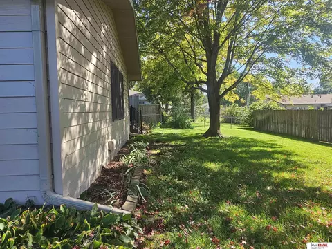 Exterior - 1209 Jane Way, Beatrice, NE 68310 photo 7 of 10