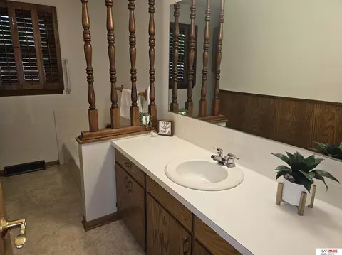 Bath - 1209 Jane Way, Beatrice, NE 68310 photo 1 of 4