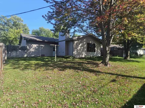 Exterior - 1209 Jane Way, Beatrice, NE 68310 photo 6 of 10
