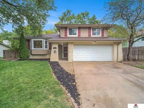 2120 S Canterbury Ln, Lincoln, NE 68512