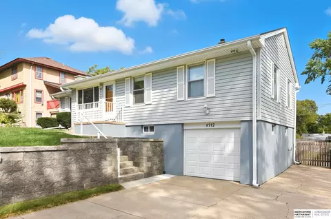 8712 Parker St, Omaha, NE 68114