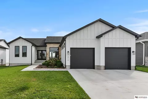 5816 SW Sierra Madre Dr, Lincoln, NE 68523