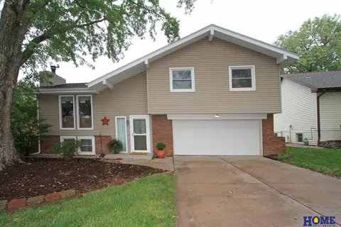 3132 Wildbriar Ln, Lincoln, NE 68516