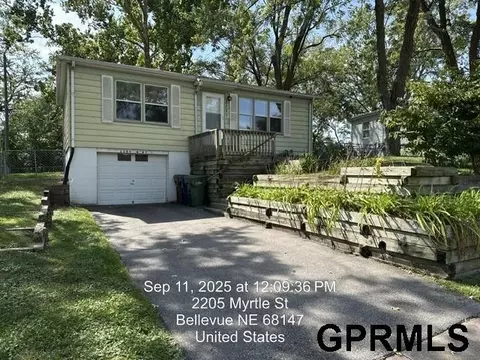 2205 Myrtle St, Bellevue, NE 68147