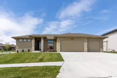 2122 S 210th St, Elkhorn, NE 68022