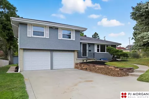 4915 Saratoga St, Omaha, NE 68104