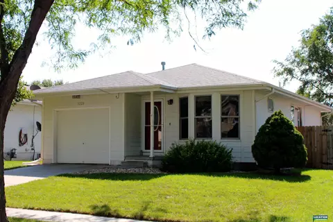 5239 W Partridge Ln, Lincoln, NE 68528
