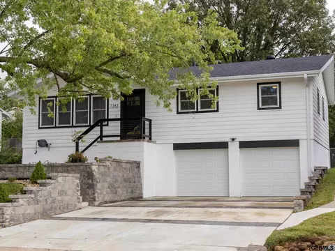 7343 Park Crest Dr, La Vista, NE 68128