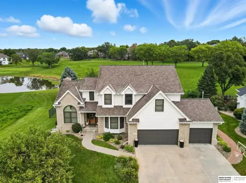 1210 Norton Dr, Papillion, NE 68046