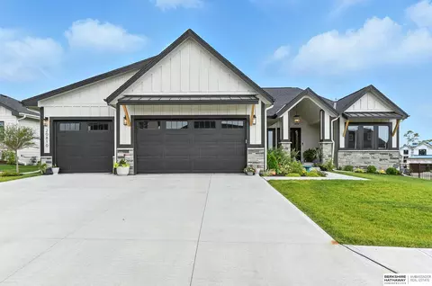 20810 Hartman Ave, Elkhorn, NE 68022