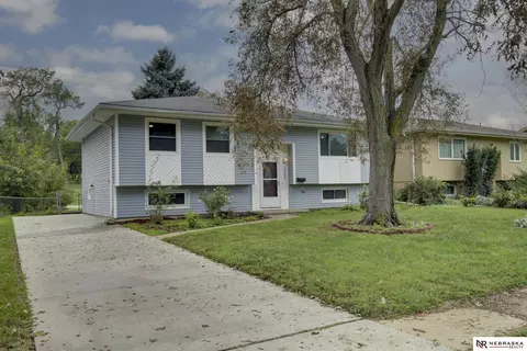 7723 Park View Blvd, La Vista, NE 68128