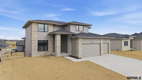 21150 Hartman Ave, Elkhorn, NE 68022
