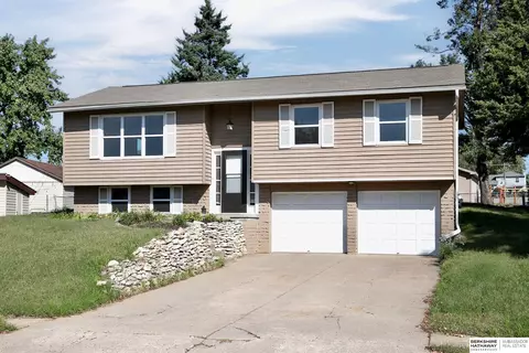 2212 Greensboro Ave, Bellevue, NE 68005