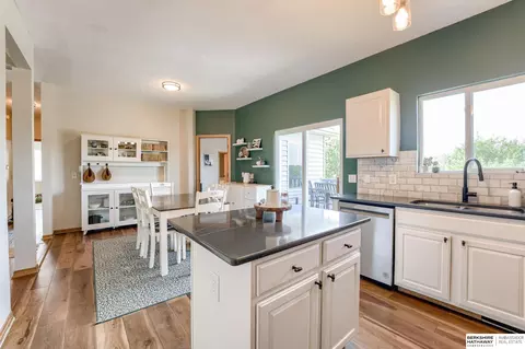 16130 Timberlane Dr, Omaha, NE 68136