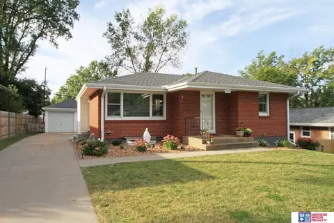 7611 Fairfax Ave, Lincoln, NE 68505