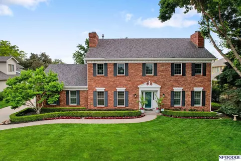 11818 Oakair Plz, Omaha, NE 68137