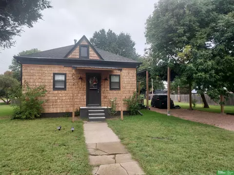 652 W 5th St, York, NE 68467
