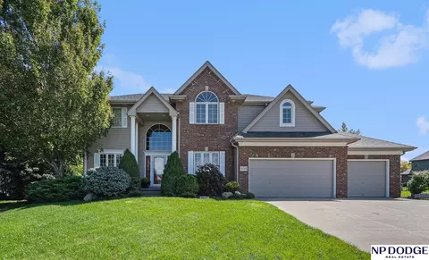 19310 Nina Cir, Omaha, NE 68130
