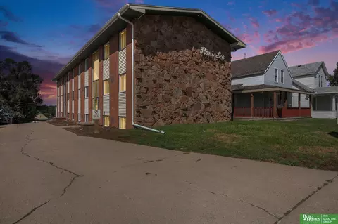 4422 S 25 St, Omaha, NE 68107