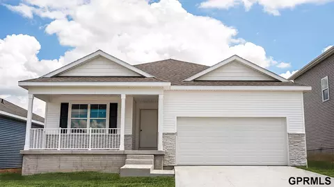17066 Craig St, Bennington, NE 68007