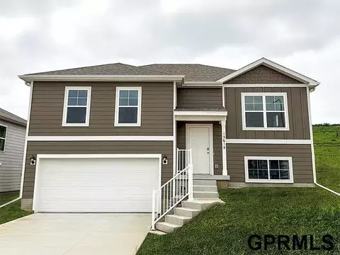 18507 Greenfield St, Omaha, NE 68136