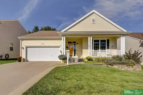 7712 N 107 St, Omaha, NE 68122