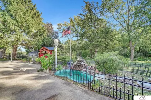 1830 Parklane St, Crete, NE 68333