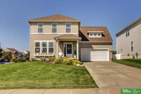 19326 Holmes St, Omaha, NE 68135